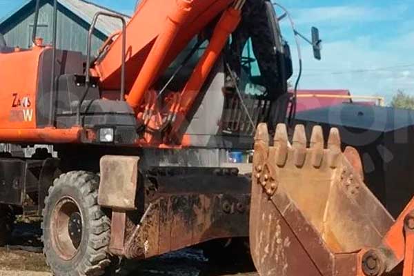 колесный экскаватор