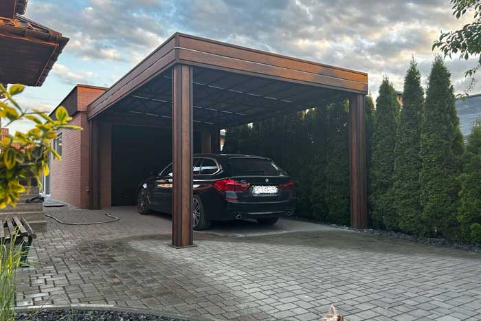 Навес из металлопрофиля под дерево